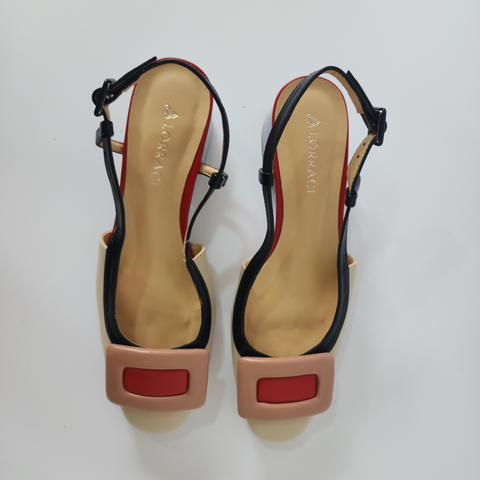 Luna Roja, zapato de tacón bajito con actitud sensual