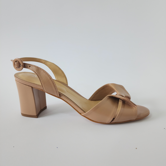 Sofía Oro Rosa, tacón elegante con tonos metálicos