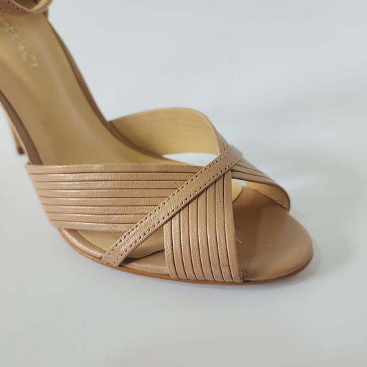 Mara Tacón 9, zapato alto y versátil con toque latino