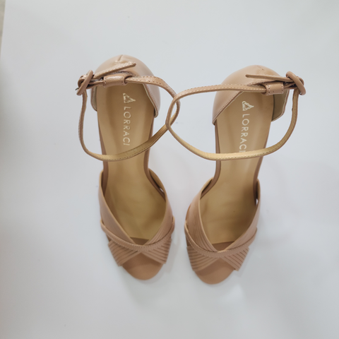 Mara Tacón 9, zapato alto y versátil con toque latino