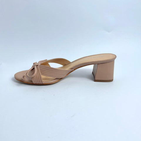 Knot nude