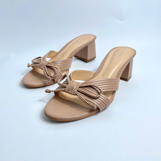 Knot nude