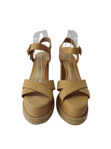 Sandalia beige taco bloque con plataforma Schutz