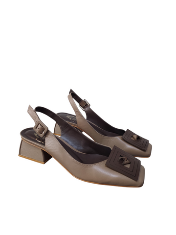 Zapato café con aplique cuadrado taco bloque bajo Lolys